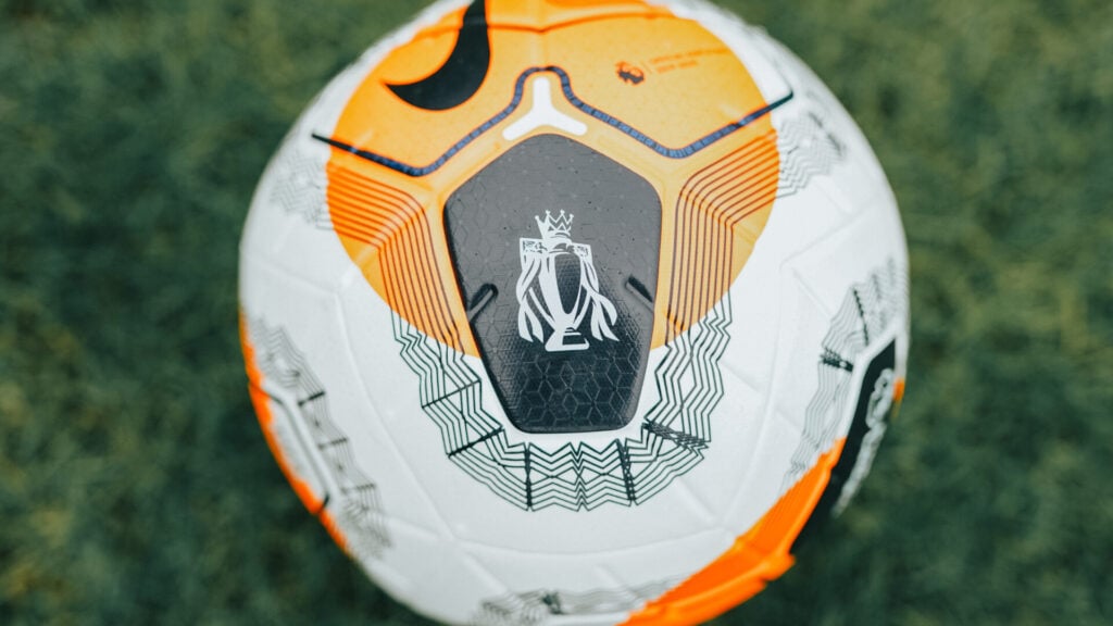 Premier Leagues 4. runde spilles fra lørdag til mandag — her er alle kampe, tidspunkter og hvor du ser dem. Alle tider er dansk tid.