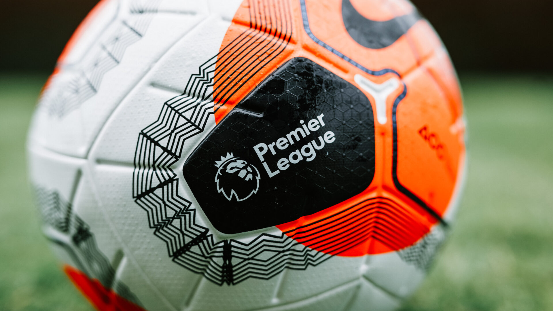 Johan Lange er klar til vild Premier League-handel.