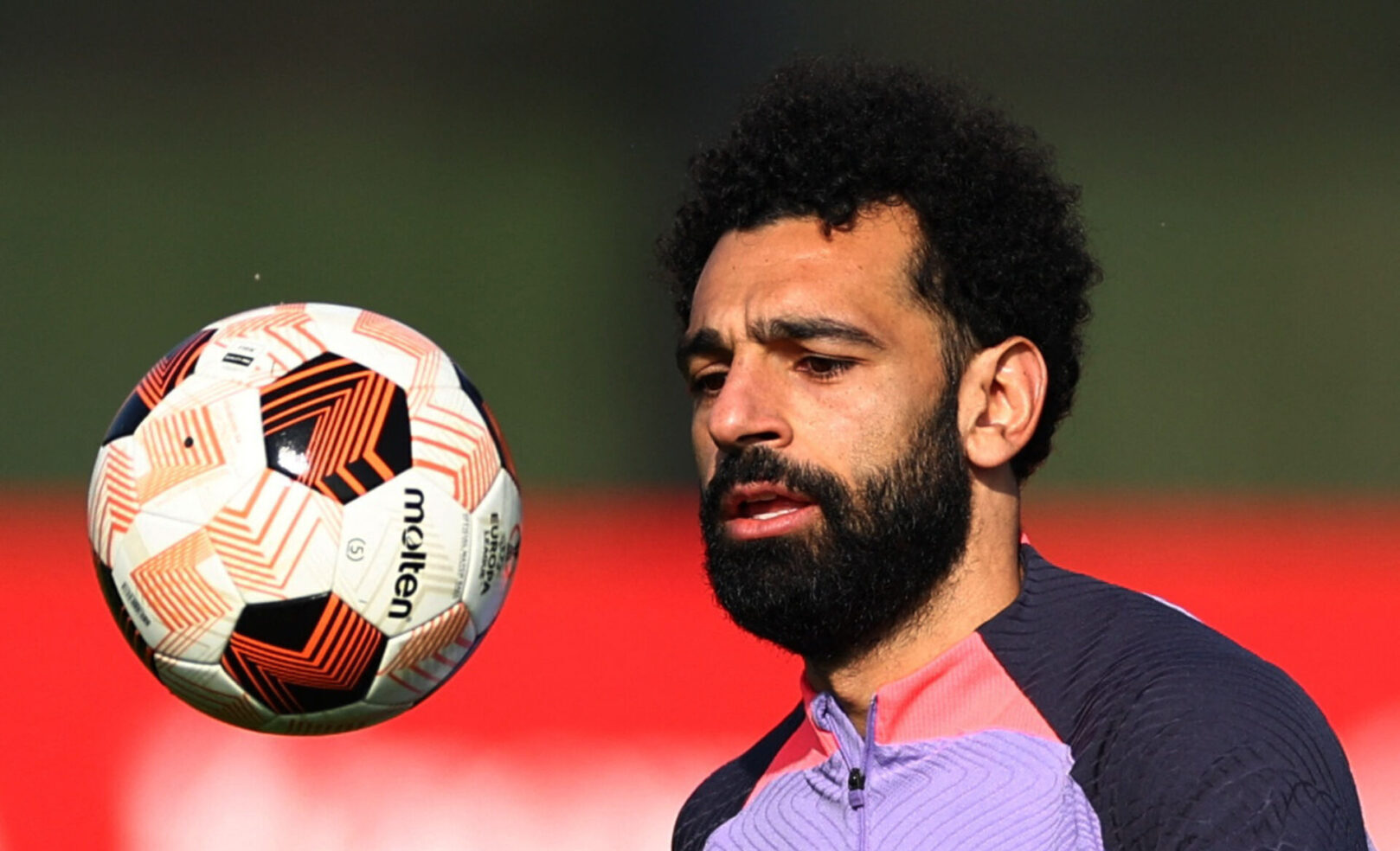 Mohamed Salah starter på bænken for Liverpool.