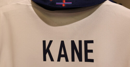 Harry Kane vender for en kort stund tilbage til Tottenham til sommer.