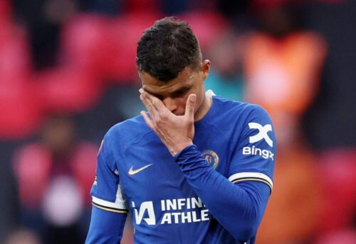 Chelsea bliver svækket af at miste Thiago Silva, lyder det.