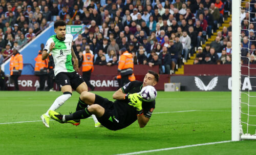 Emiliano Martinez begik mandag aften en stor brøler, da Aston Villa og Liverpool spillede 3-3 mod hinanden.