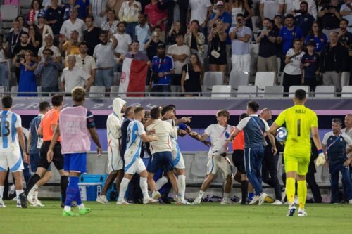 Argentina-stjerne langer ud efter franske spillere.