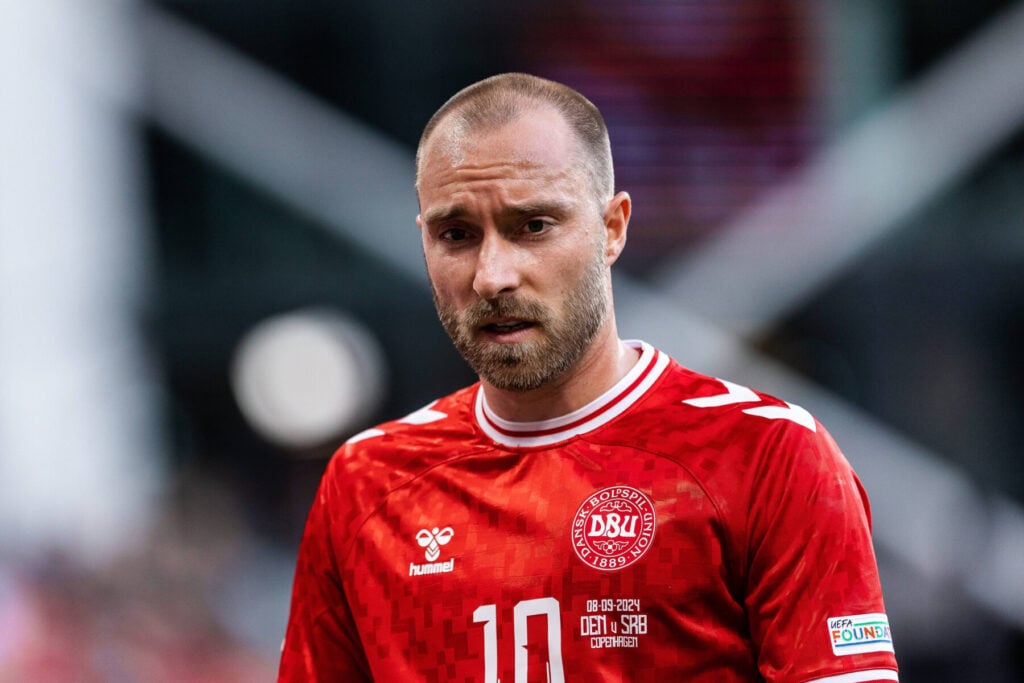 Hvad er status egentlig på Christian Eriksen, der er klubløs for tiden. Den 33-årige dansker kan nu risikere at miste sin plads på landsholdet.