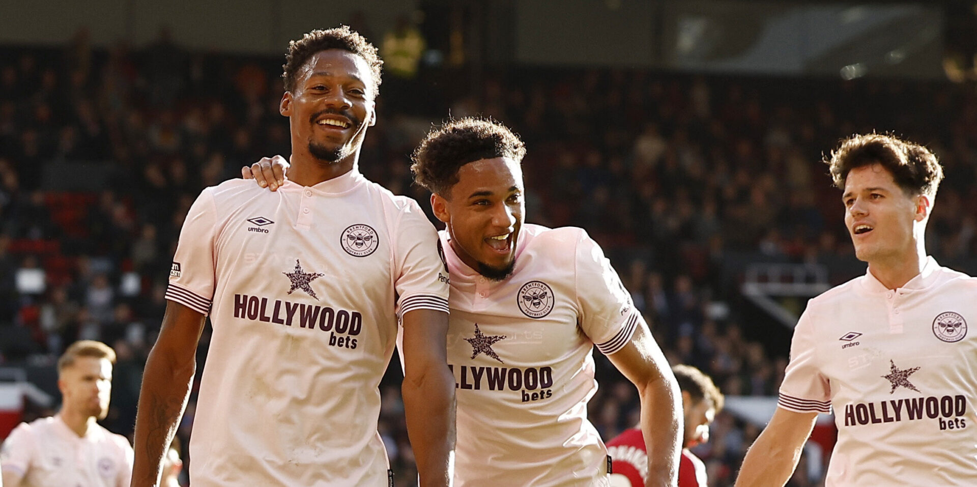 Se målet Brentford foran på Old Trafford