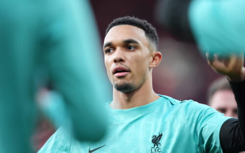 Jérémy Doku kørte rundt med Trent Alexander-Arnold, da de to mødtes i forbindelse med topkampen på Etihad Stadium.