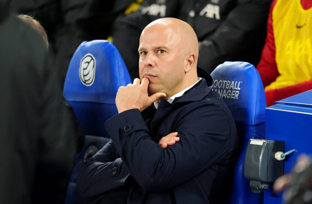 Arne Slot befinder sig i en historisk dyb krise i Liverpool efter et dramatisk formdyk, der har vendt mesterskabssæsonen på hovedet.