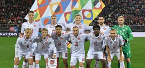 En dansk landsholdsspiller kan være på vej mod et klubskifte, som han lige nu afsøger. Det meddeler hans nuværende klub.