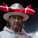 Arsenal er endelig tilbage på toppen af engelsk fodbold, hvilket danske Nicklas Bendtner nu forholder sig til.