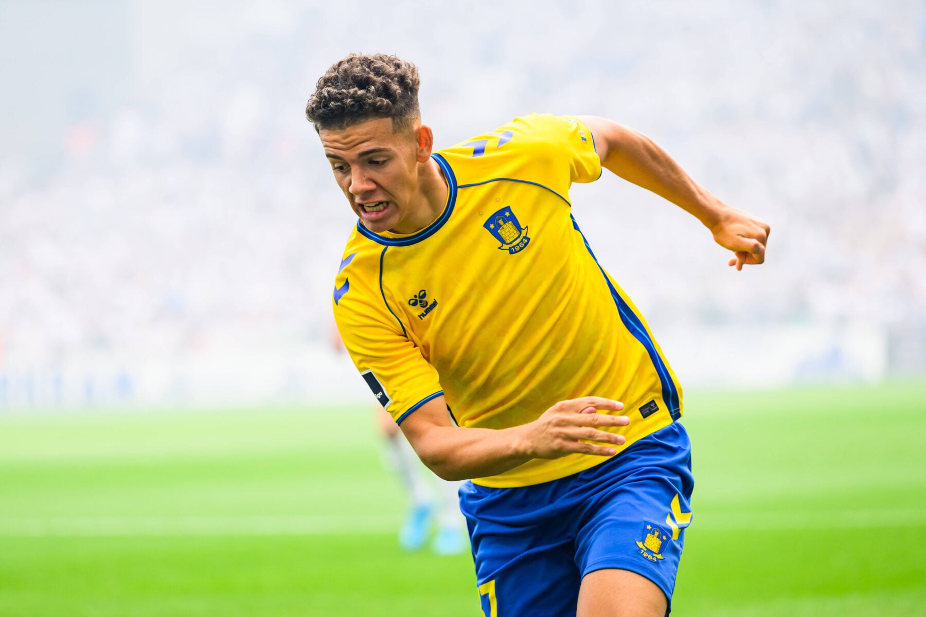 19-årige Clement Bischoff er på vej fra Brøndby IF til Premier League-klubben Brighton i et regulært rekordsalg.
