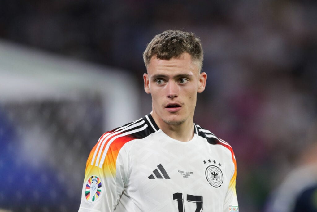 Fremtiden for den tyske supertekniker, Florian Wirtz, tyder mere og mere på at ligge hos en storklub fra Premier League.