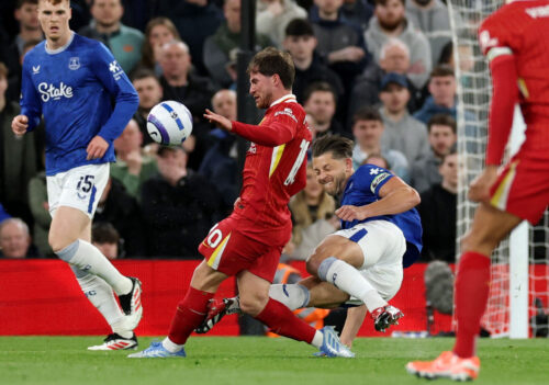 James Tarkowski fik ikke rødt af VAR.