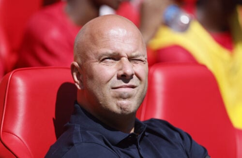 Arne Slot er på dybt vand i Liverpool, hvor cheftræneren aldrig har været tættere på at blive fyret. Nu er der nyt om hollænderen.