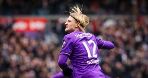 Den 27-årige danske angriber Kasper Dolberg er et varmt navn på transfermarkedet. Nu løber danskeren med overskrifterne igen.