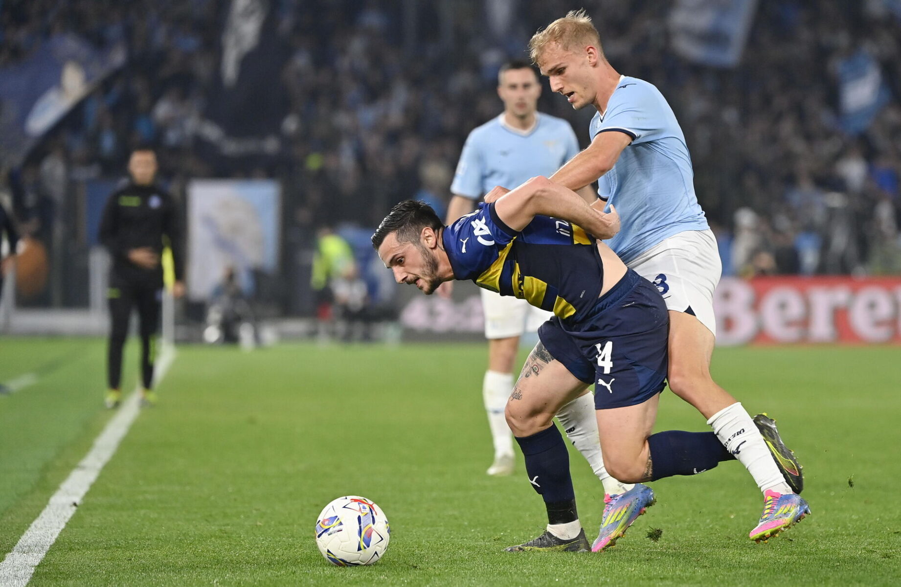 Gustav Isaksen skifter ikke til sommer.