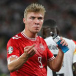 Efter to sæsoner, der har været præget af både håb og frustrationer, er tiden i Manchester United nu slut for Rasmus Højlund.