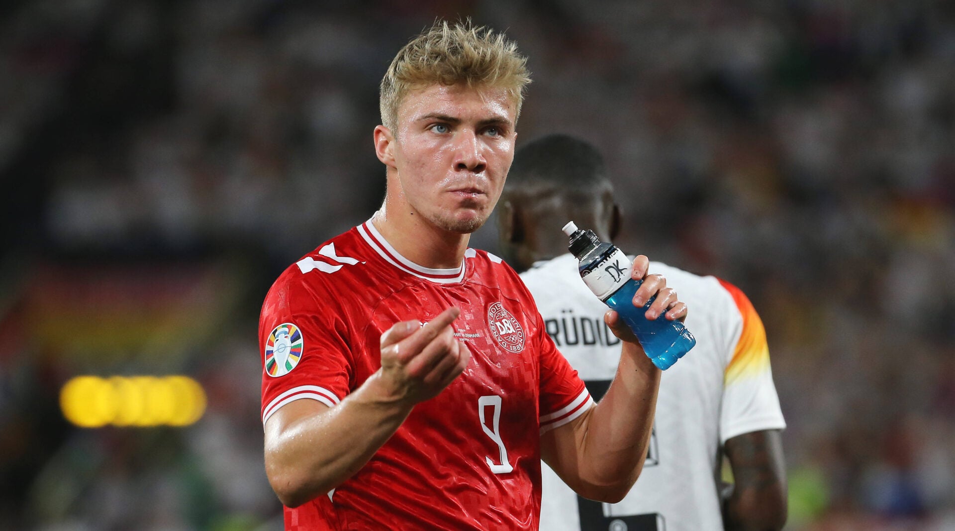 Efter to sæsoner, der har været præget af både håb og frustrationer, er tiden i Manchester United nu slut for Rasmus Højlund.