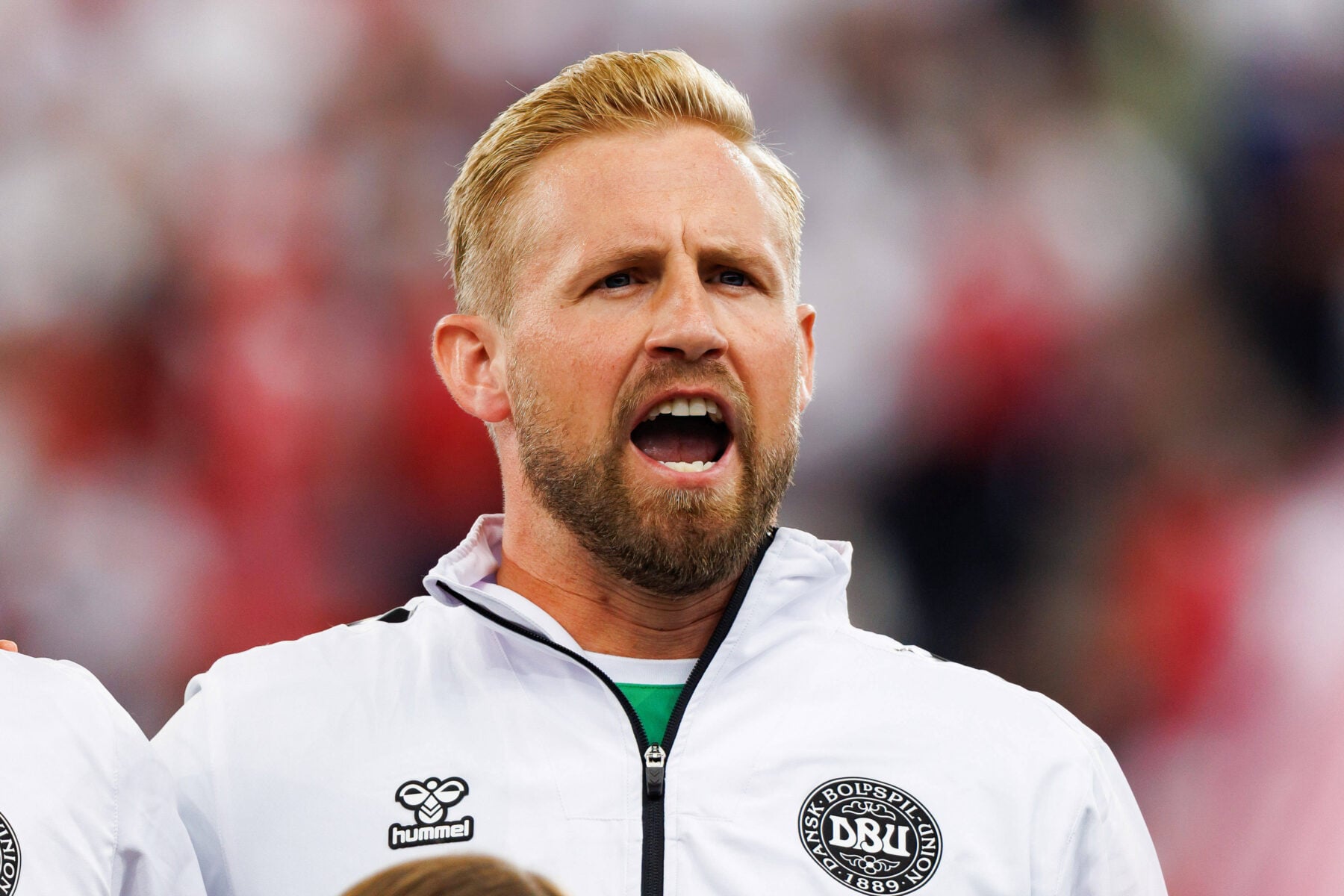 Kasper Schmeichel sender en stor hyldest til Harry Kane, efter Bayern München-stjernen mandag aften vandt Ballon d’Or 2026.