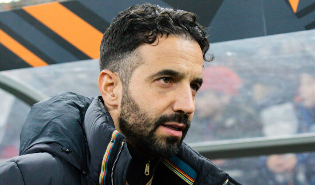 Rúben Amorim har det vanskeligt i Manchester United. Nu reagerer han efter det er kommet frem, at han er favorit til næste fyreseddel.