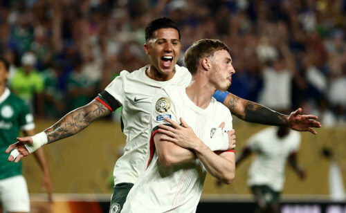 Chelsea tjener kassen.