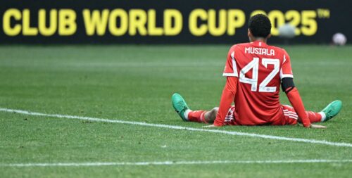 Jamal Musiala pådrog sig en alvorlig skade lørdag aften under Bayern Münchens opgør mod Paris Saint-Germain ved VM for klubhold.