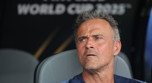 Luis Enrique kan se frem til en længerevarende karantæne. Sådan lyder meldingen nu fra spanske Mundo Deportivo.