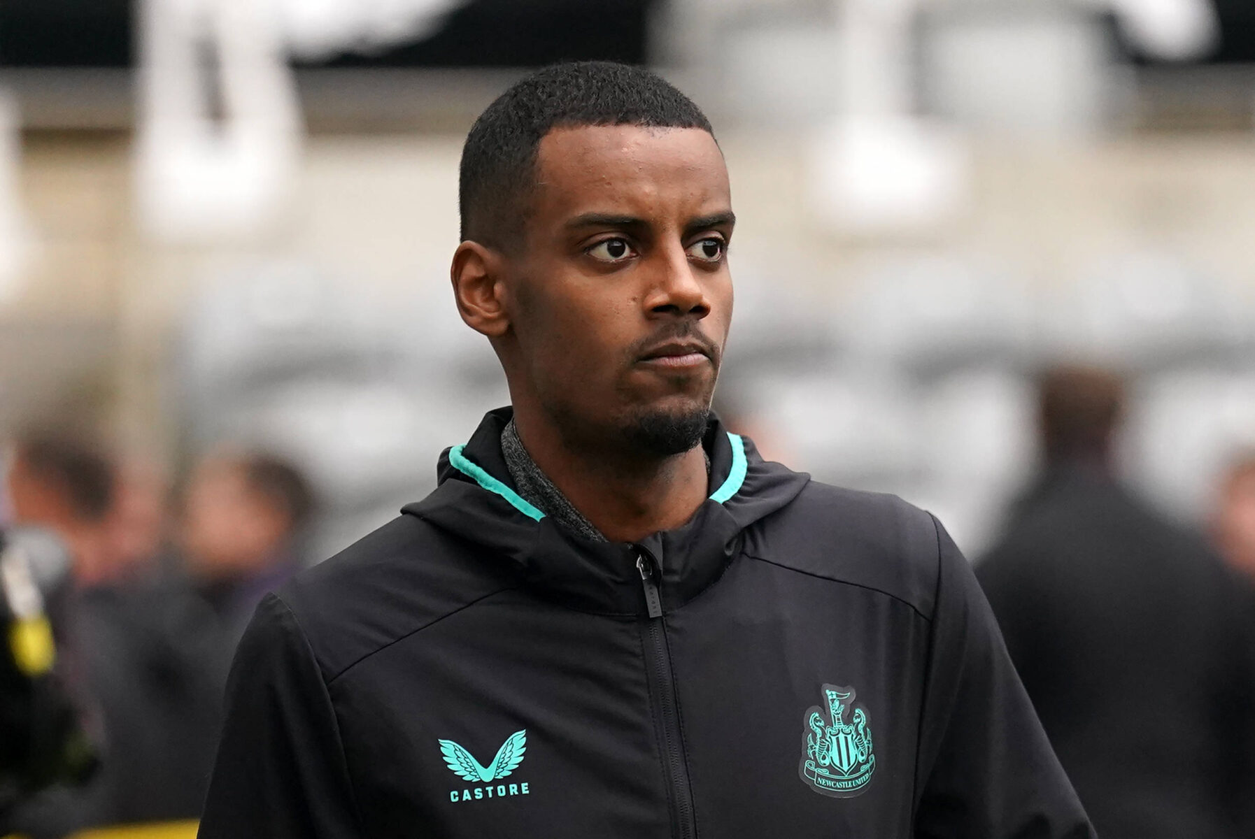 Alexander Isak har været genstand for intens transferspekulation i særligt dette transfervindue. Nu rykker en stor transfer tæt på.