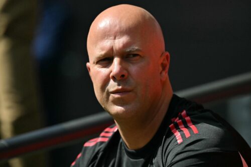 Arne Slot og Liverpool opfordres til at gå i en anden retning.