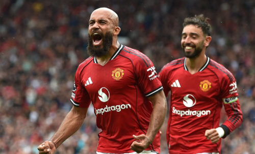 Manchester United slog Burnley.