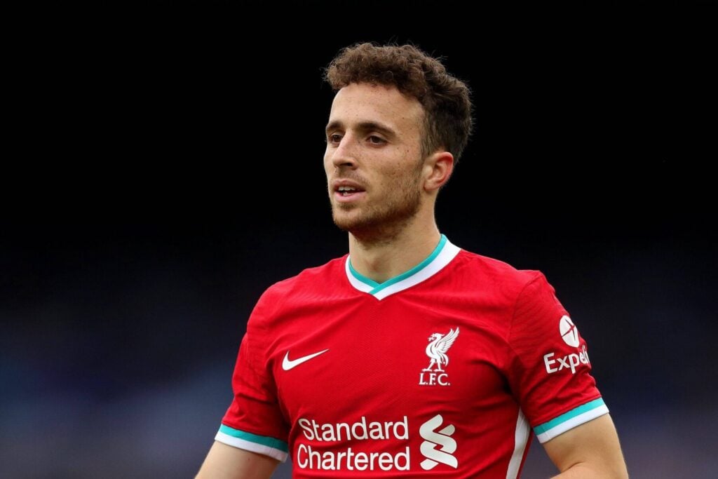 Den tragiske bortgang af Diogo Jota har ramt hele fodboldverdenen og særligt Liverpool hårdt. Nu bekræfter Arne Slot en stor nyhed.