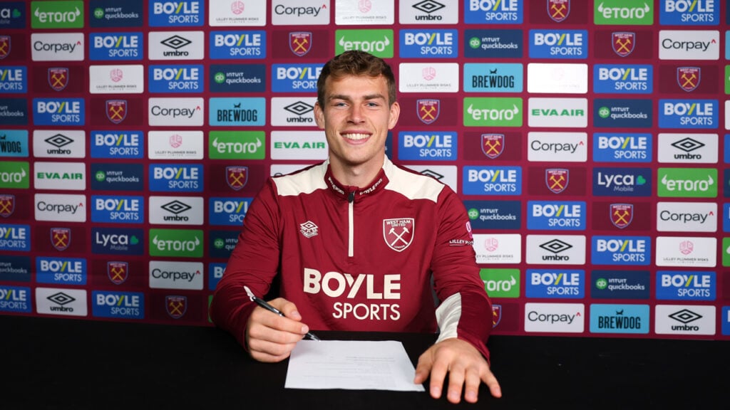 Få overblik over alle Premier League-transfers.