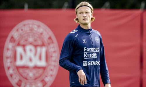 Kasper Dolberg har længe været rygtet væk denne sommer, men nu vender den blonde danske angriber hjem igen.