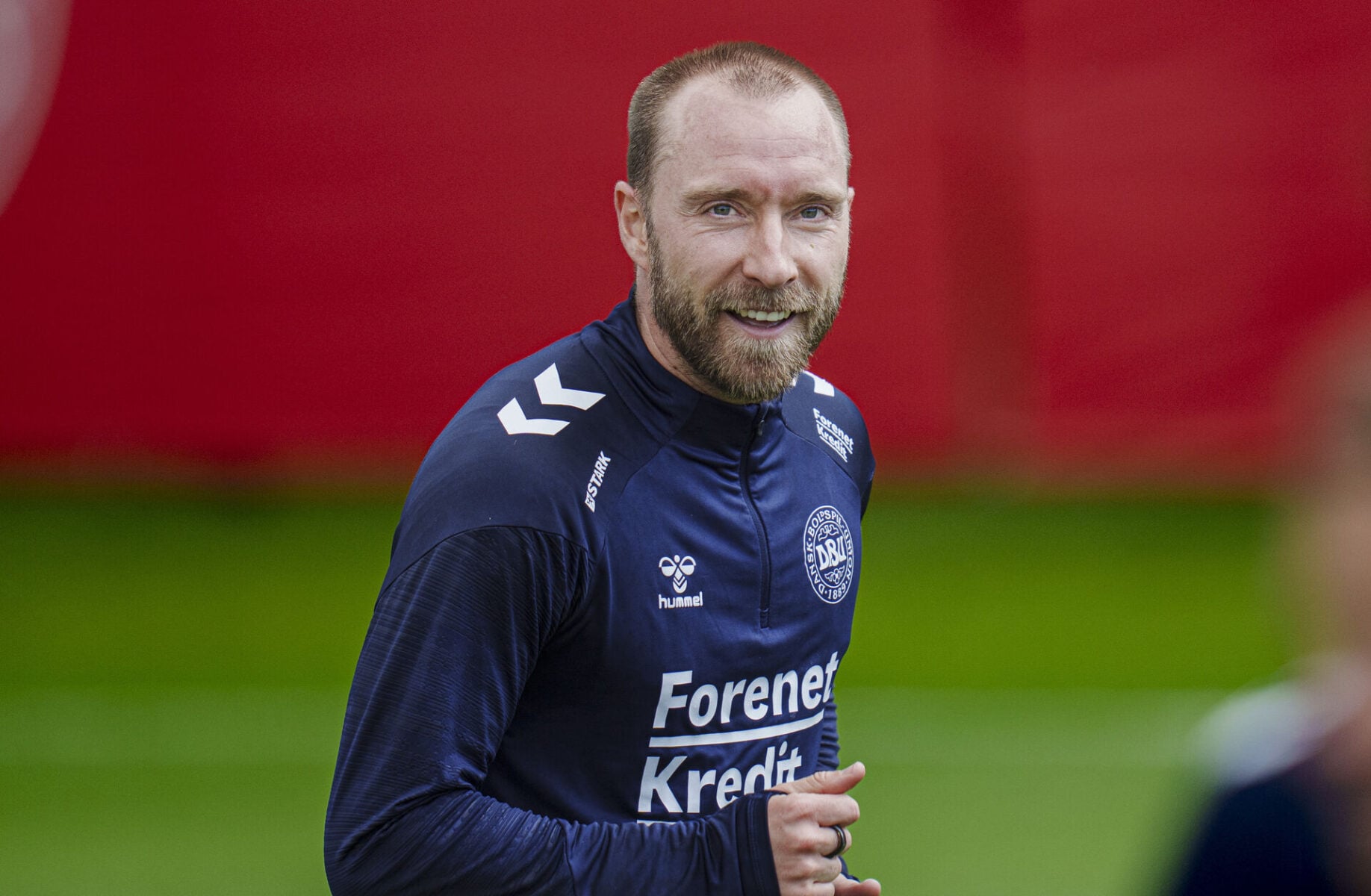 Christian Eriksen er officielt på plads i Wolfsburg, hvor sportsdirektøren Peter Christiansen har haft en stor finger med i spillet.