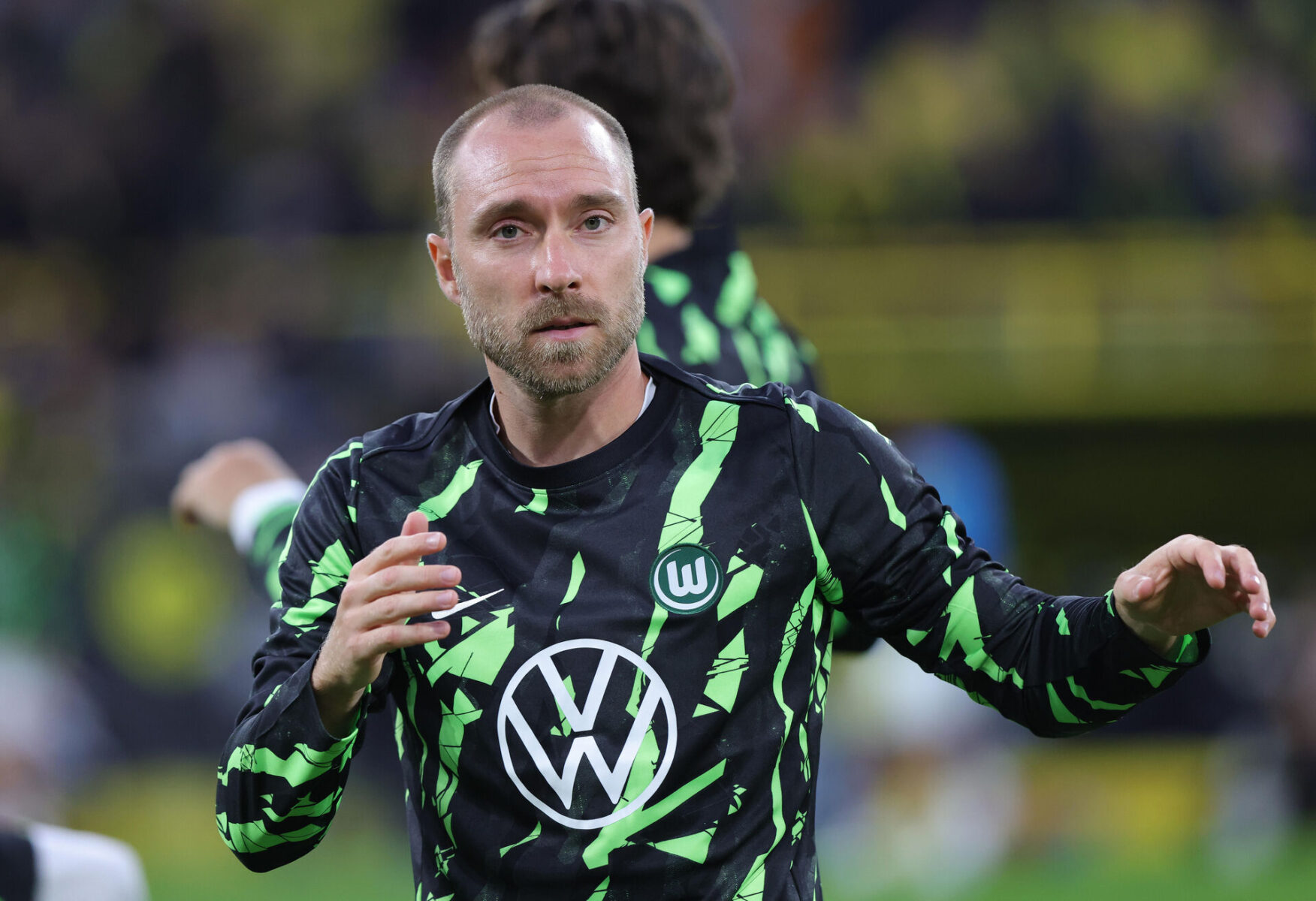 Christian Eriksen er i dialog med spilleren.