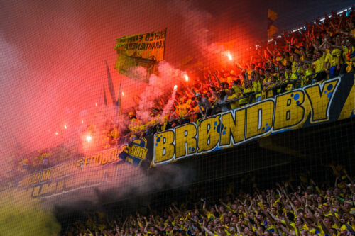 Nu har en søn af et tidligere Brøndby-ikon foretaget et regulært chokskifte. I fremtiden skal han tørne ud for et mesterhold.