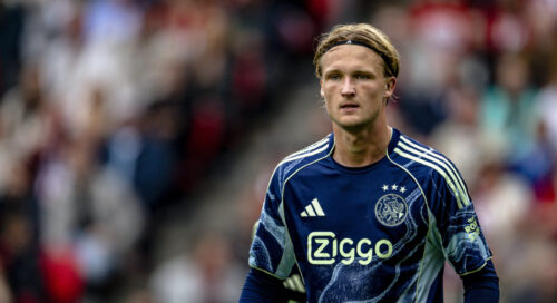 Det er en kendsgerning, at Kasper Dolberg er vendt tilbage til Ajax, men nu hagler kritikken ind over den danske angriber.