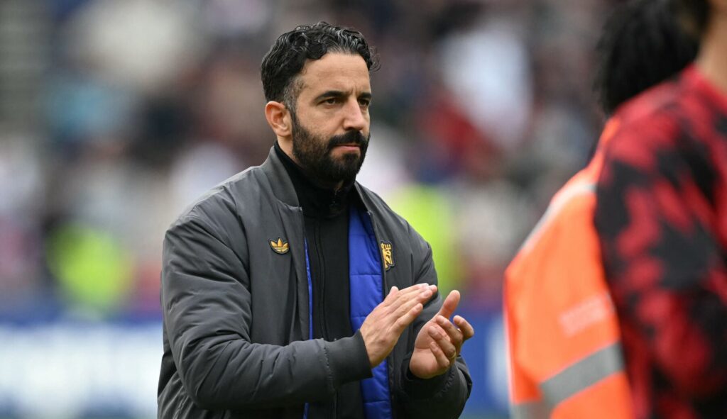 Manchester United overvejer det.