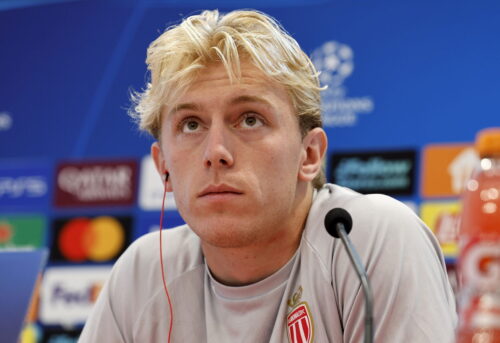 Mika Biereth får ny træner.