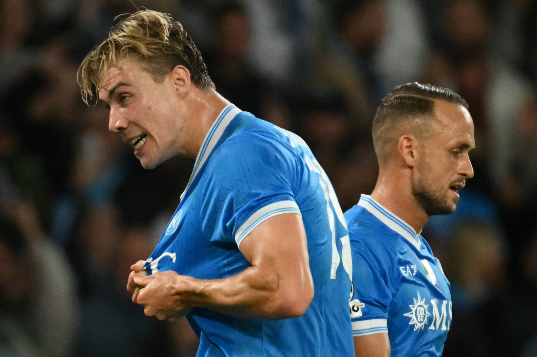 Rasmus Højlund stjæler på ny forsiden.