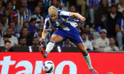 Victor Froholdt er på blokken.