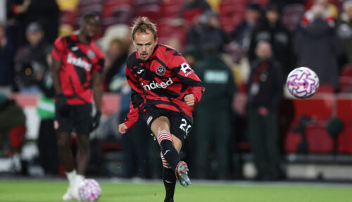 Mikkel Damsgaard startede inde lørdag aften, da bierne fra Brentford nedlagde formsvage Liverpool i Premier League.