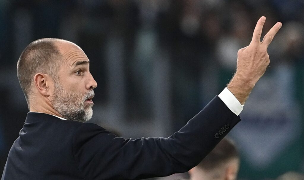 Cheftræneren fyret.