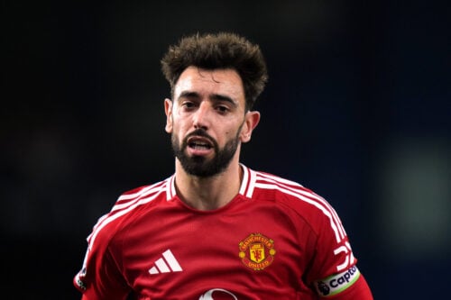 Manchester United overvejer i stigende grad at sælge Bruno Fernandes, der tiltrækker massiv interesse fra Saudi-Arabien.