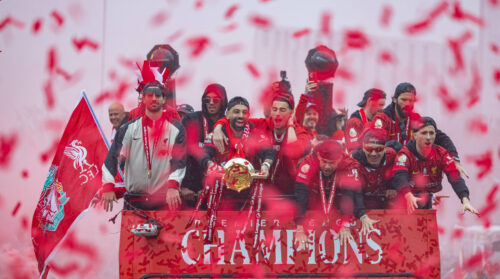 Efter næsten syv runder af Premier League-sæsonen 2025/26 er favoritrollen i titelkampen blevet vendt på hovedet.