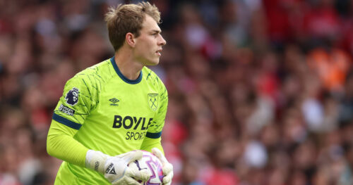 25-årige Mads Hermansen har startet et nyt kapitel i West Ham, men det har ikke været en dans på roser indtil videre.