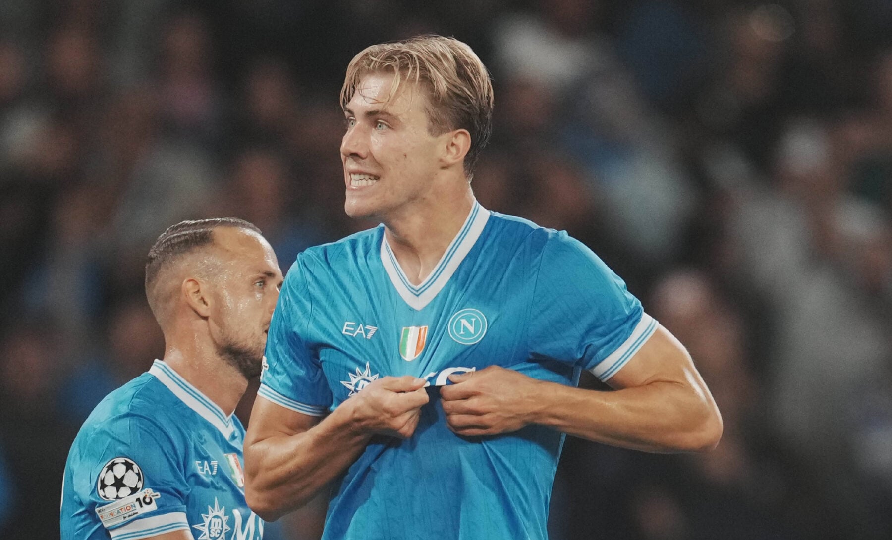 Rasmus Højlund kunne gå på vandet onsdag aften i Champions League. Nu forklarer han den kontroversielle jubelscene.