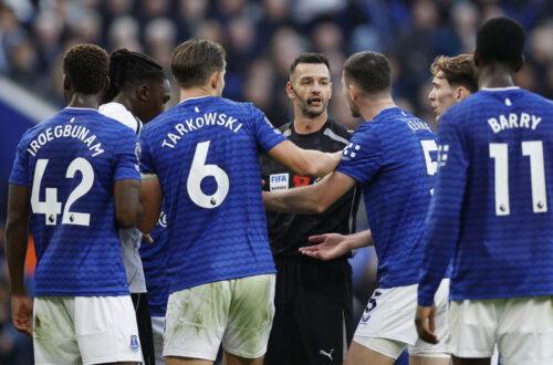 Andy Madley er udelukket fra at dømme én klub.