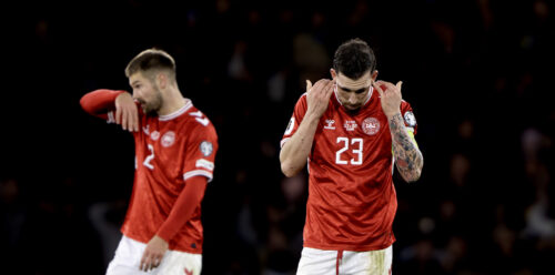 Danmark fik en hård lærestreg i Glasgow, hvor et 4-2-nederlag til Skotland i VM-kvalifikationen gjorde vejen til slutrunden yderst vanskelig.