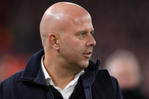 Arne Slot er fyringstruet hos Liverpool.