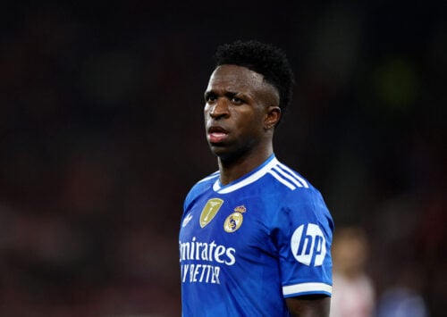 Vinicius Junior går ned i krav.